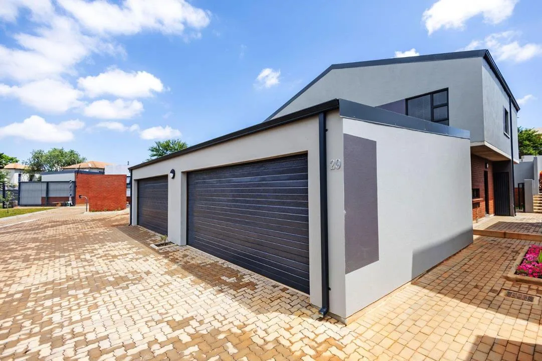 3 Bedroom Townhouse to rent in Olympus AH