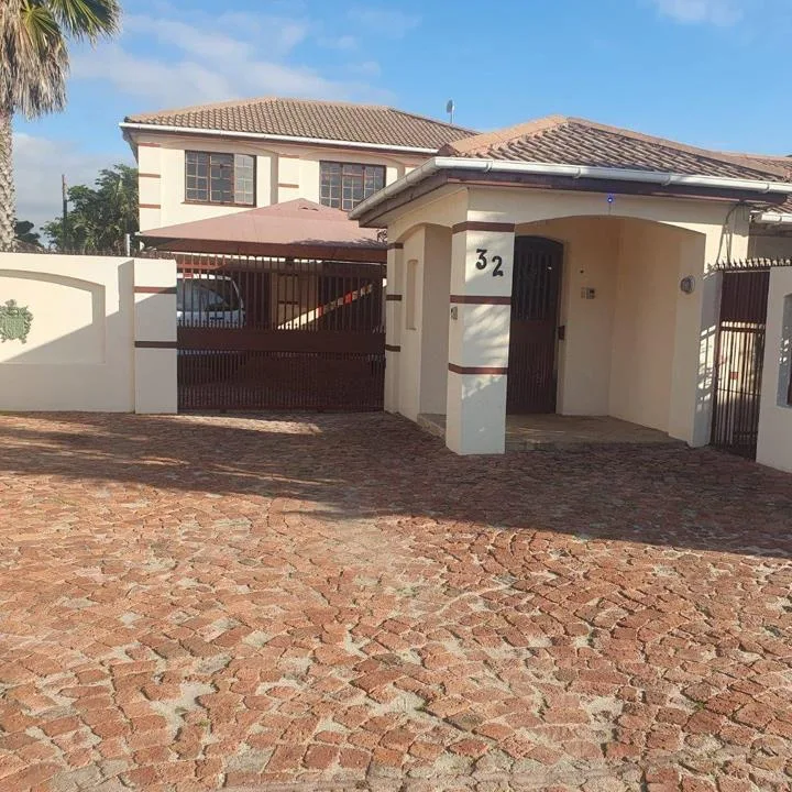 0.5 Bedroom Apartment / flat to rent in Bloubergrant