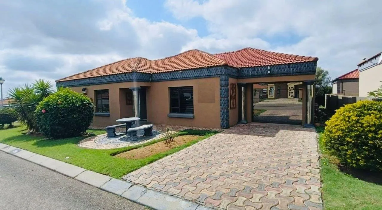 3 Bedroom House for sale in Jackaroo Park