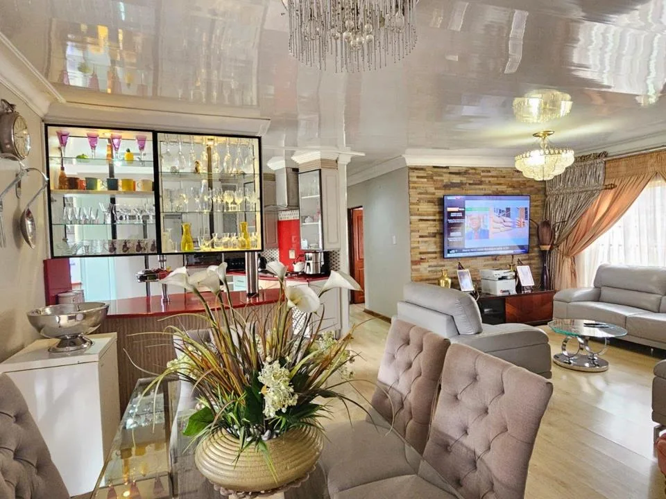 4 Bedroom House for sale in Emdo Park