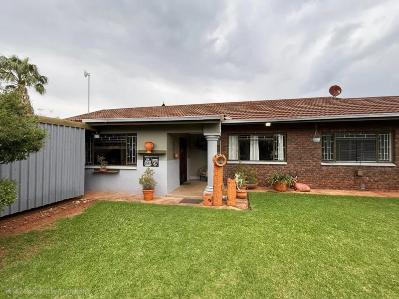 3 Bedroom House for sale in Dennesig