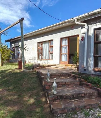4 Bedroom House for sale in Kareedouw
