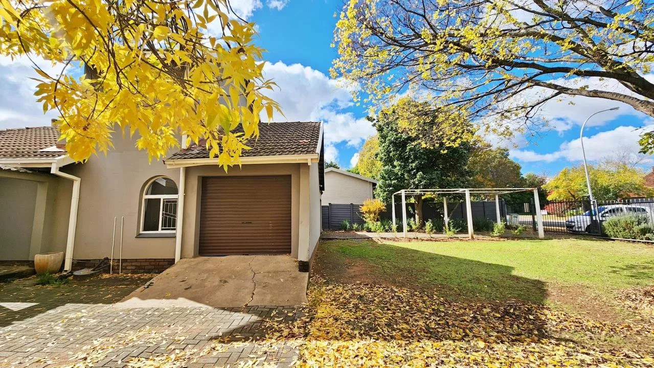 4 Bedroom House for sale in Universitas