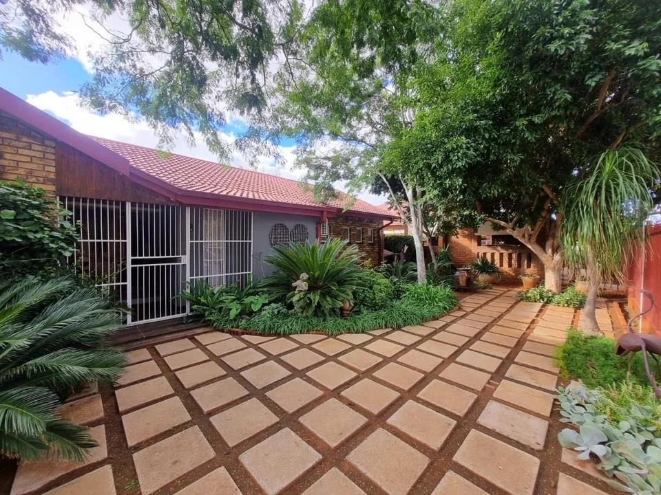 4 Bedroom House for sale in Rhodesdene