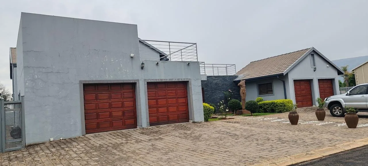 6 Bedroom House for sale in The Coves