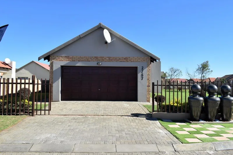 3 Bedroom House for sale in Waterkloof Hill Estate