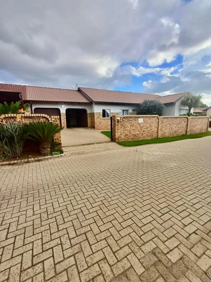 3 Bedroom Townhouse for sale in Del Judor Ext 4