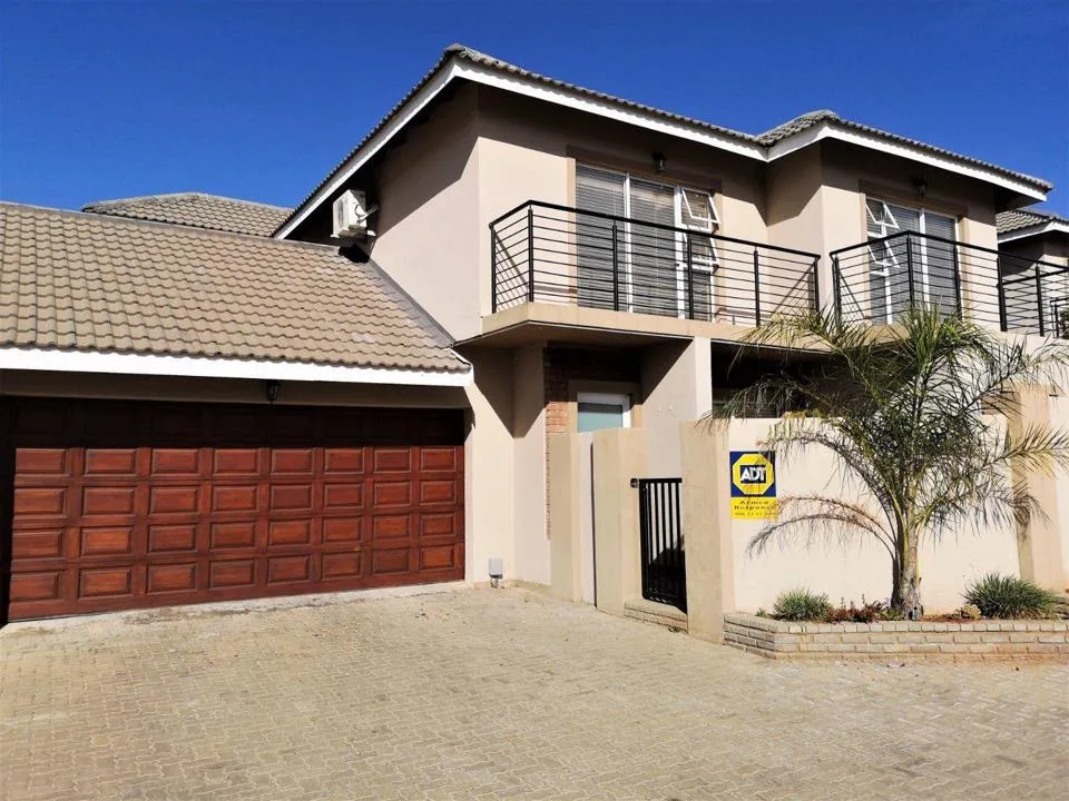 4 Bedroom Townhouse for sale in Lilyvale S H
