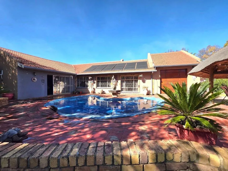 4 Bedroom House for sale in Secunda