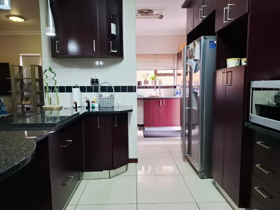 3 Bedroom House for sale in Langenhovenpark