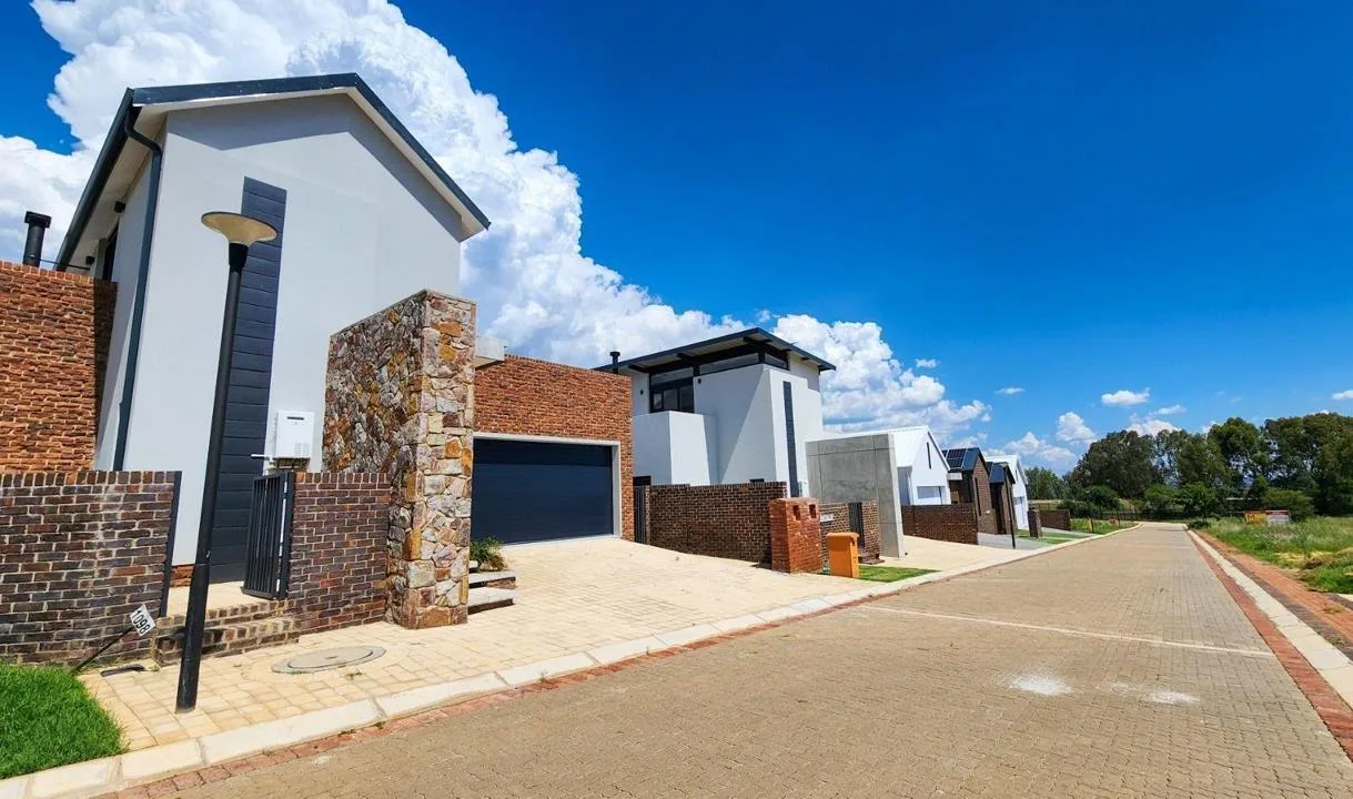 3 Bedroom House to rent in Helderzicht Eco Estate