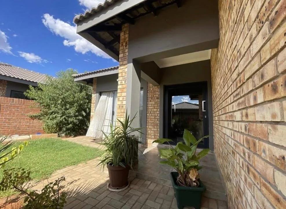 3 Bedroom House for sale in Cassandra