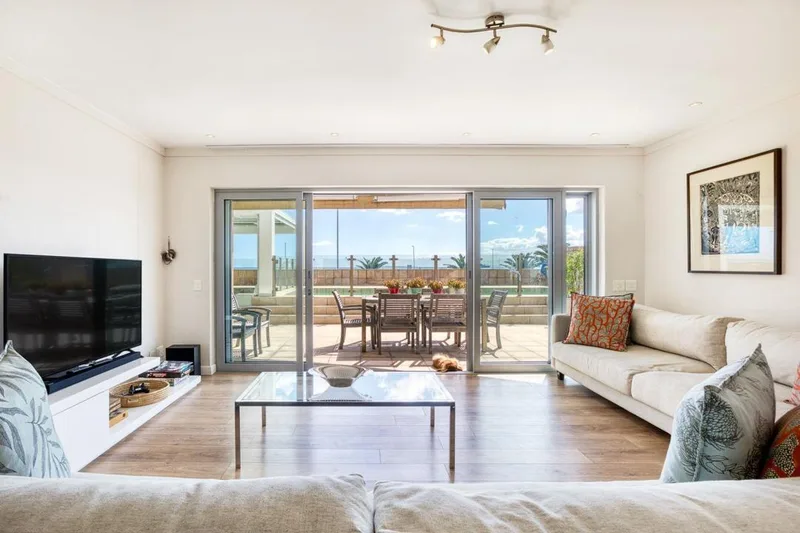 3 Bedroom Apartment / flat to rent in Mouille Point