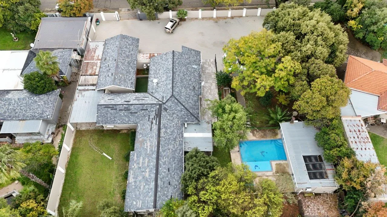6 Bedroom House for sale in Bayswater
