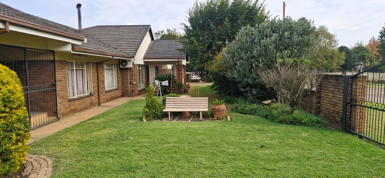 6 Bedroom House for sale in Lydenburg