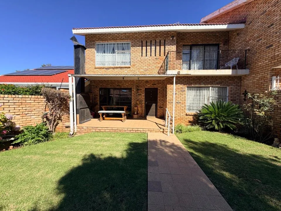 5 Bedroom Townhouse for sale in Memorial Road Area