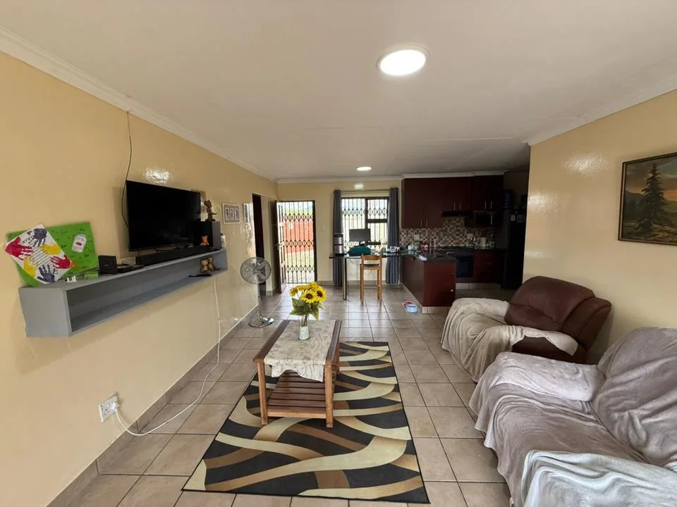 2 Bedroom Townhouse for sale in Spitskop SH