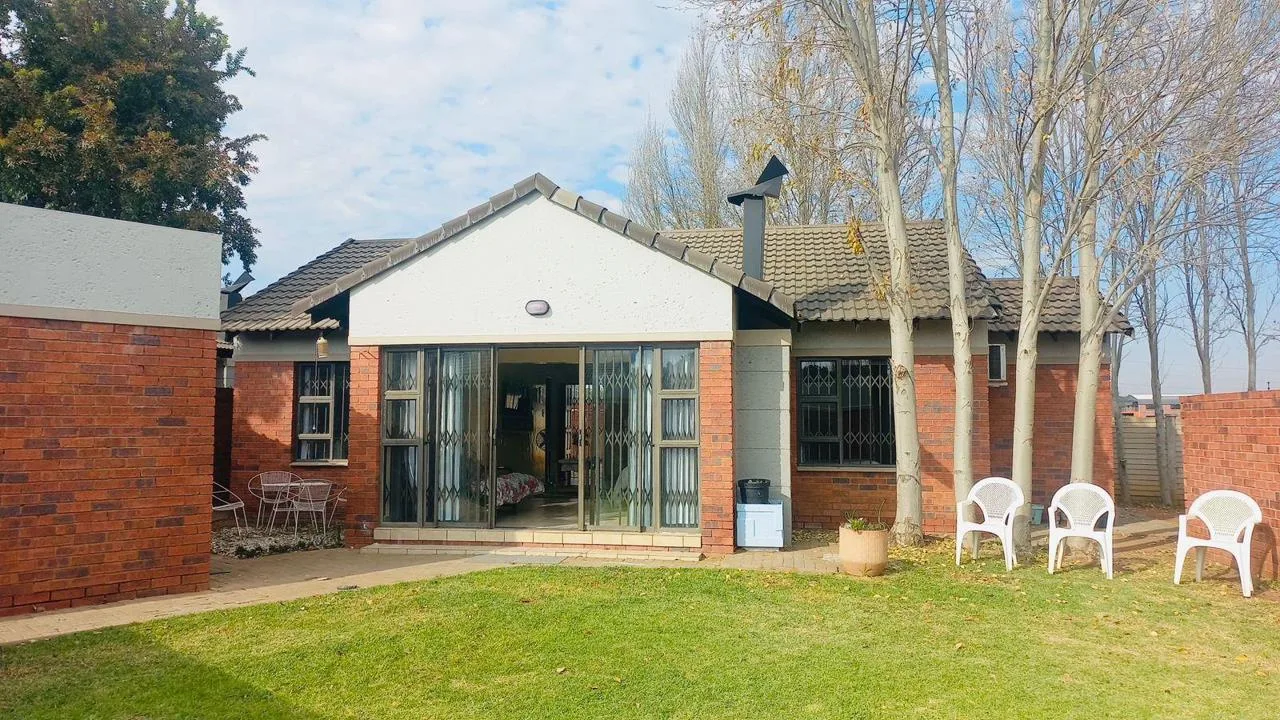 2 Bedroom Townhouse for sale in Spitskop SH