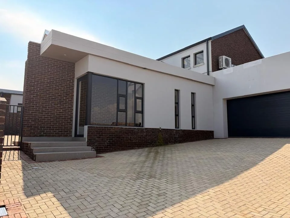 3 Bedroom House for sale in Helderzicht Eco Estate