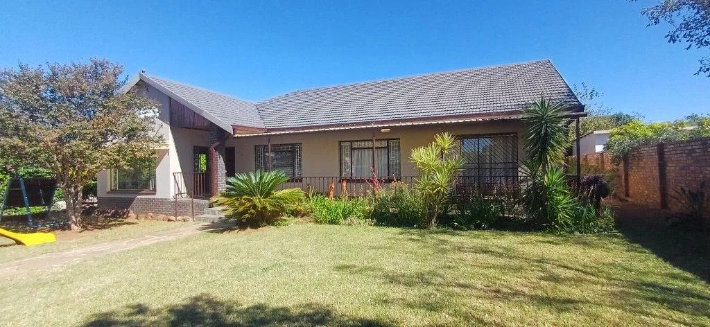 4 Bedroom House for sale in Jinnah Park