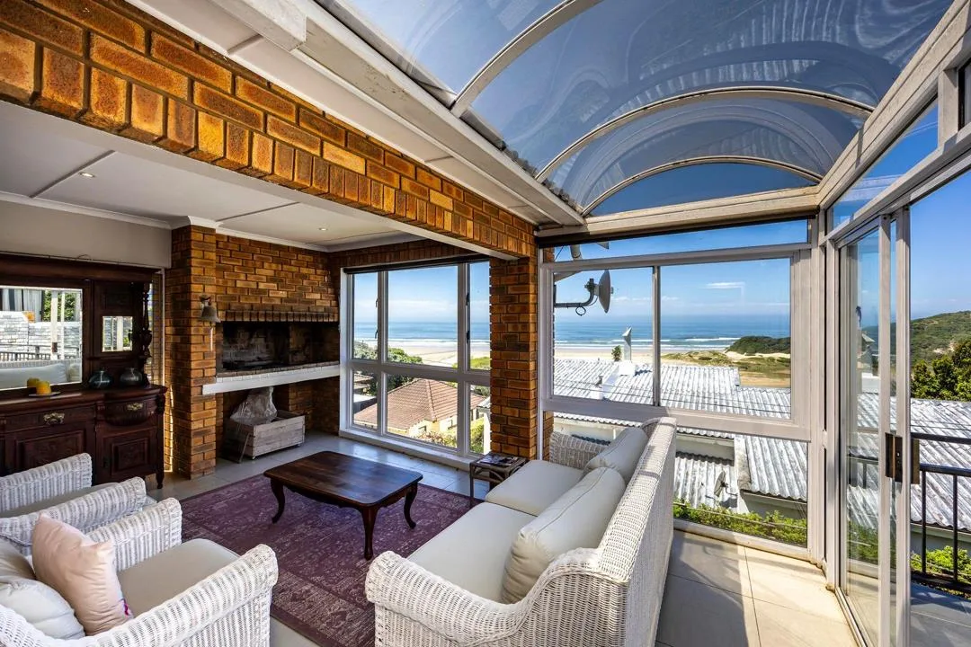 4 Bedroom House for sale in Cintsa East