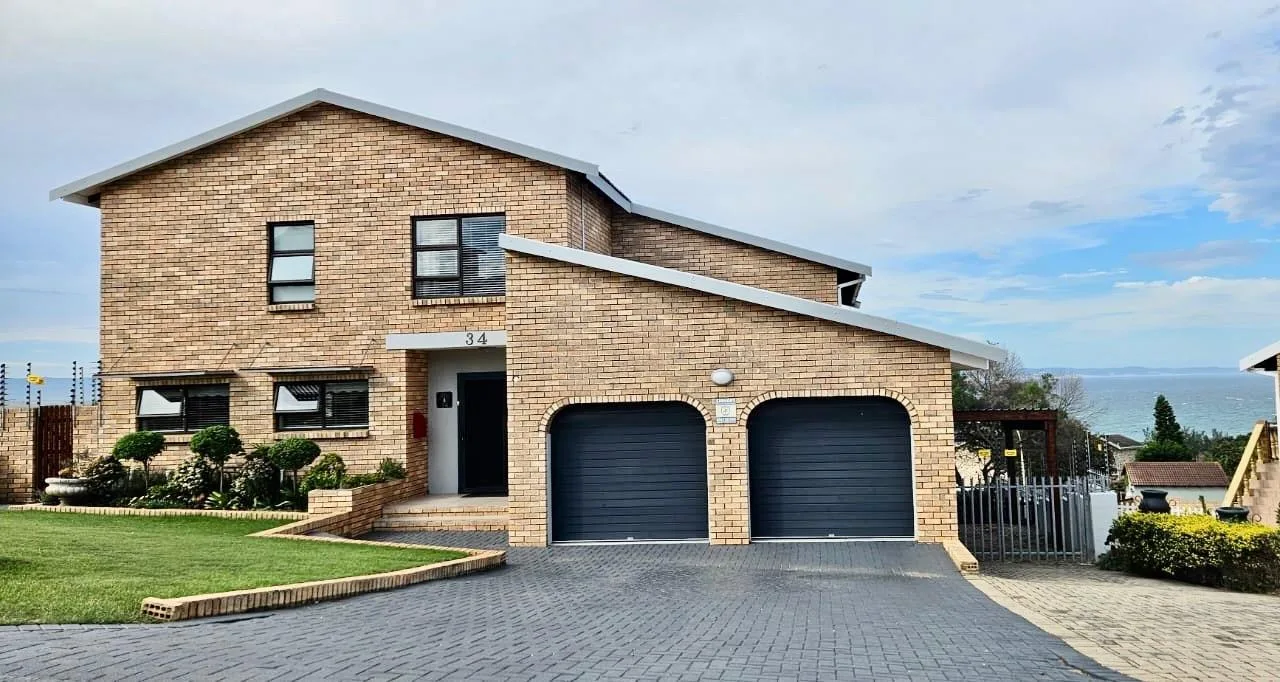 4 Bedroom House for sale in Wavecrest