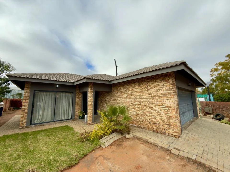 4 Bedroom Townhouse for sale in Cassandra