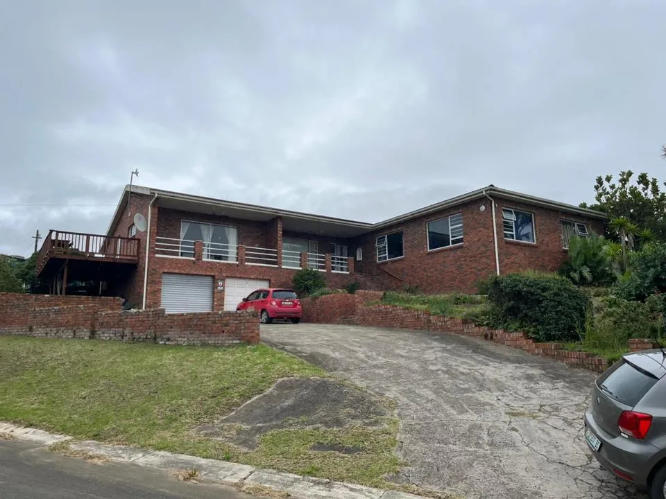 3 Bedroom House for sale in Kaysers Beach