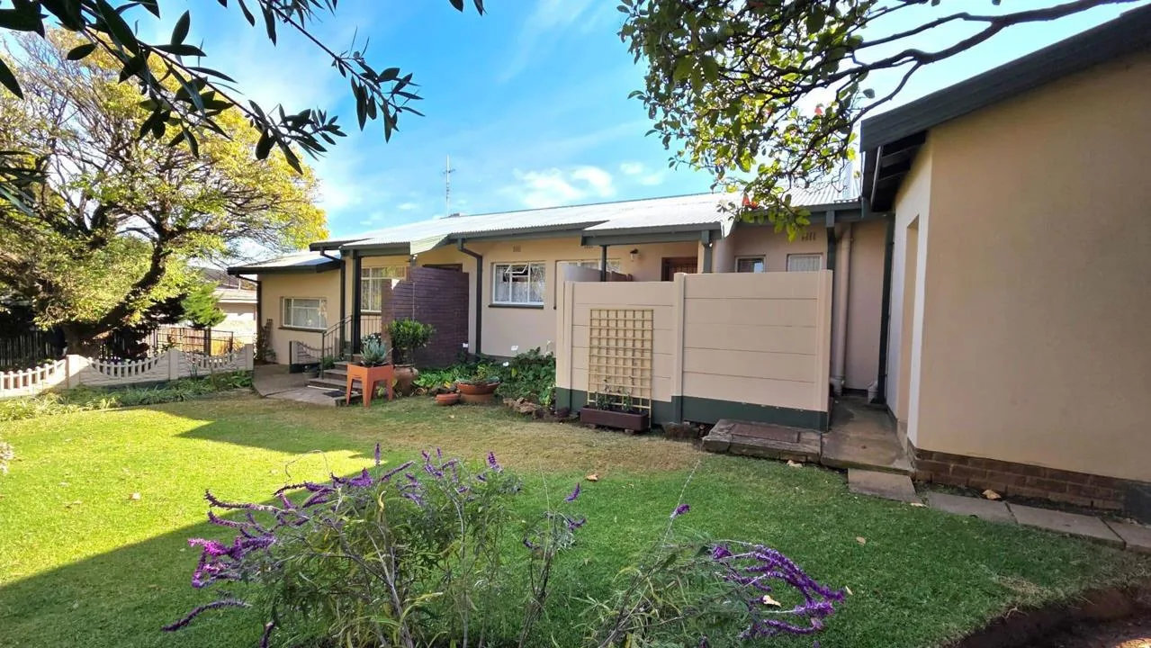 5 Bedroom House for sale in Panorama