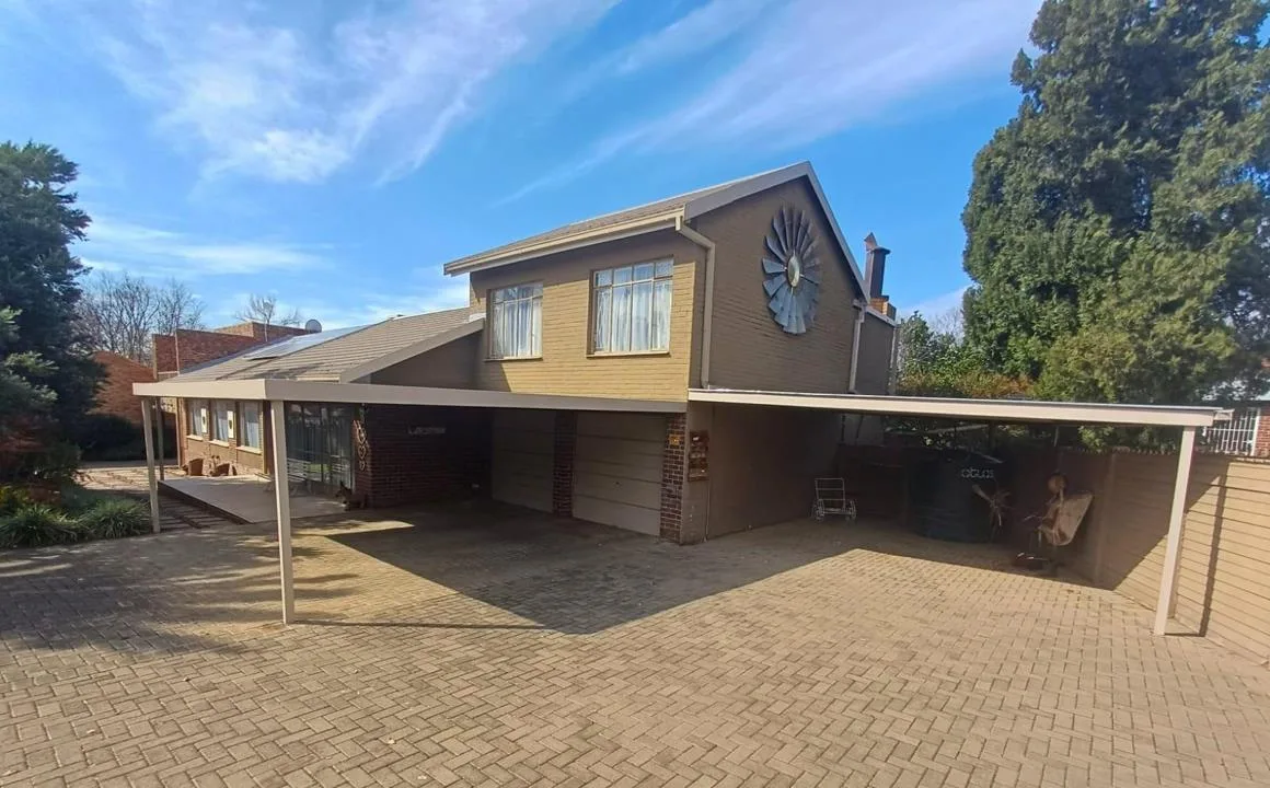 5 Bedroom House for sale in Pellissier