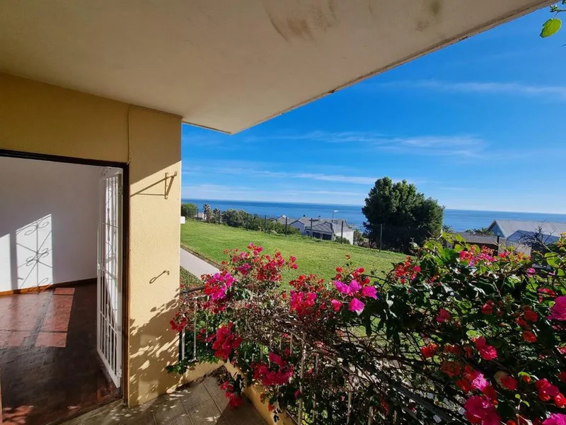 3 Bedroom Apartment / flat to rent in Camps Bay