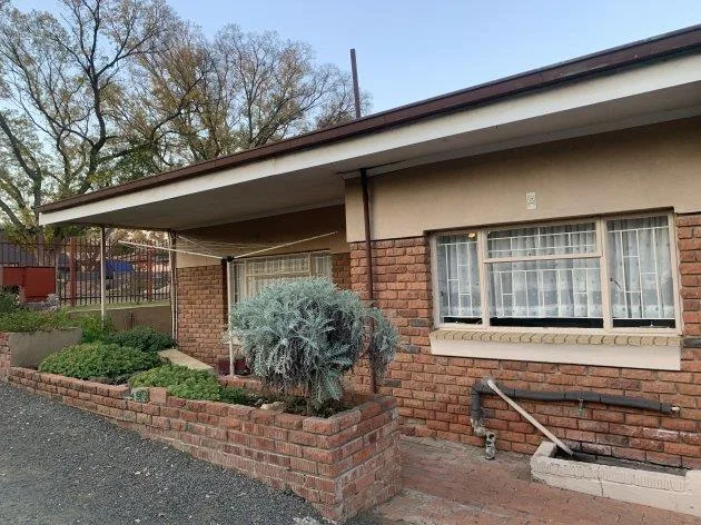 3 Bedroom Townhouse for sale in Standerton Central