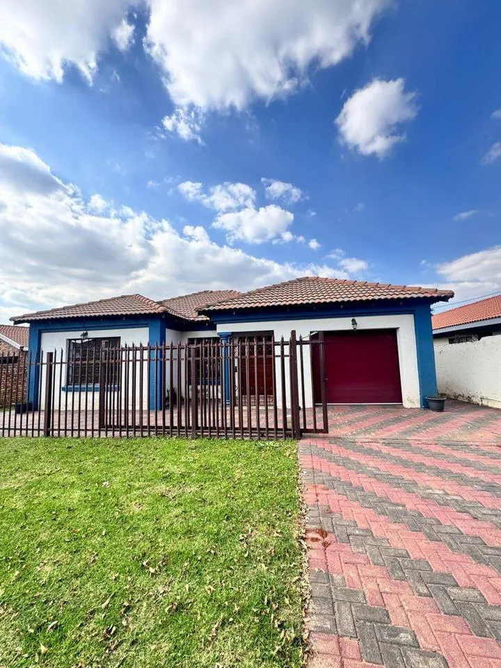 3 Bedroom House for sale in Mineralia
