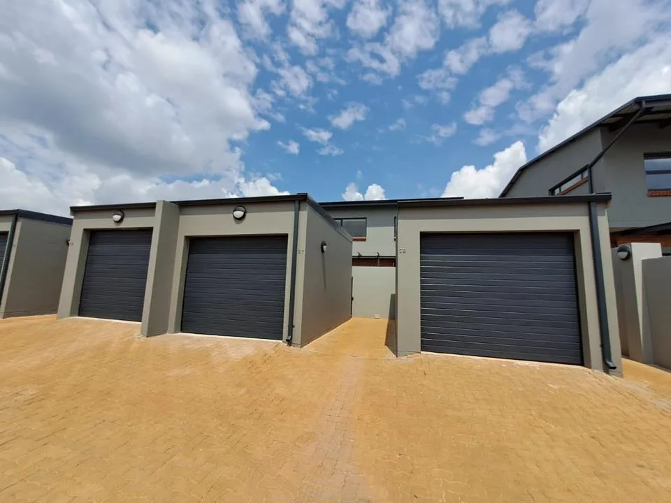2 Bedroom Townhouse to rent in Olympus AH