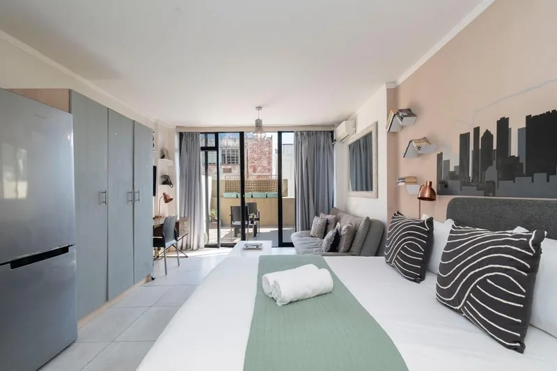 0.5 Bedroom Apartment / flat to rent in Zonnebloem
