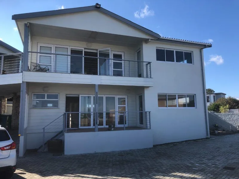 4 Bedroom House to rent in Sandbaai