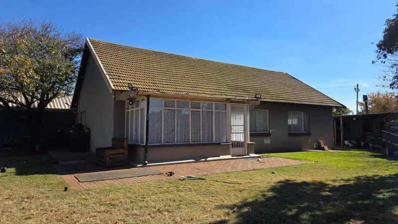 3 Bedroom House for sale in Stilfontein Ext 4