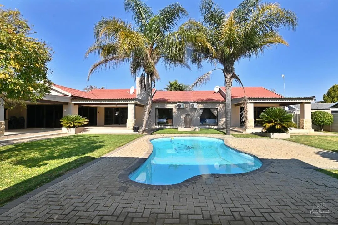 7 Bedroom House for sale in Flamingo Park
