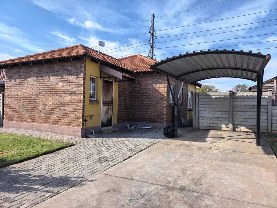 3 Bedroom House for sale in Waterval East