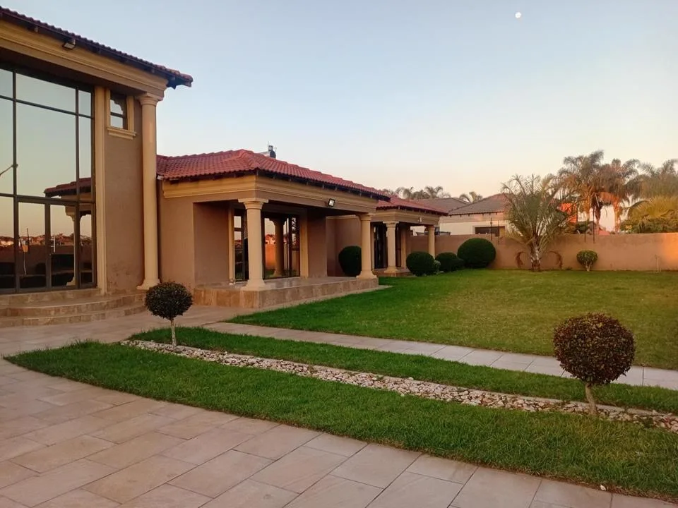 5 Bedroom House for sale in Serala View