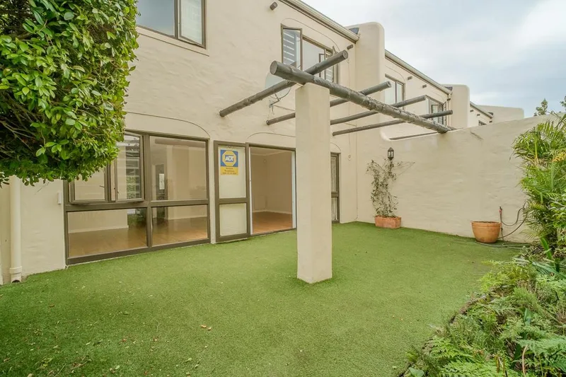 3 Bedroom Townhouse to rent in Meadowridge
