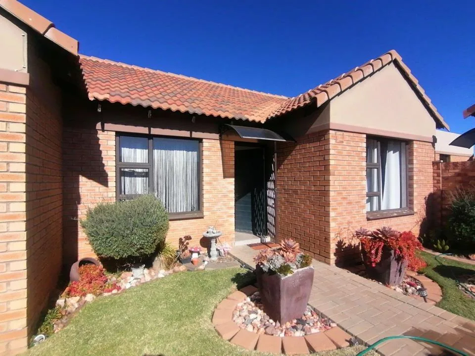 3 Bedroom Townhouse for sale in Bayswater
