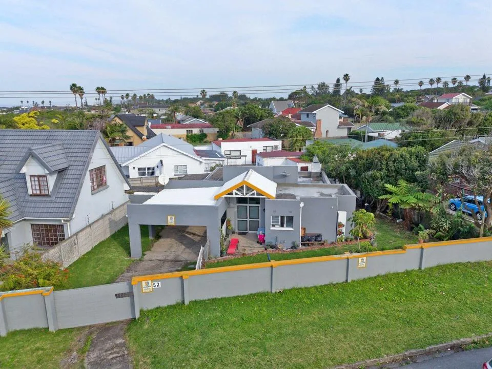 2 Bedroom House for sale in Gonubie