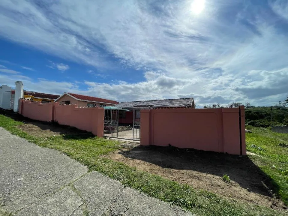 3 Bedroom House for sale in Gompo Town