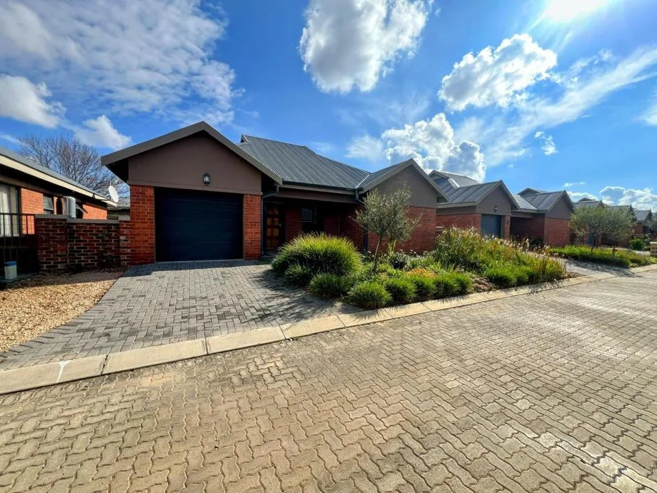2 Bedroom Townhouse for sale in Baillie Park