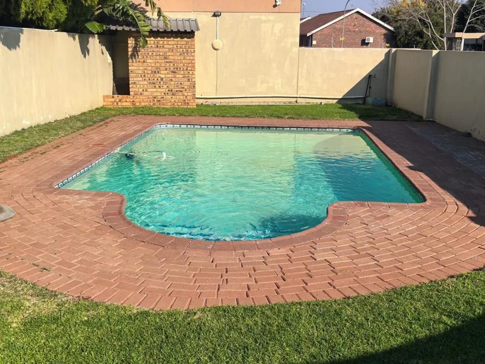 3 Bedroom Townhouse for sale in Rhodesdene