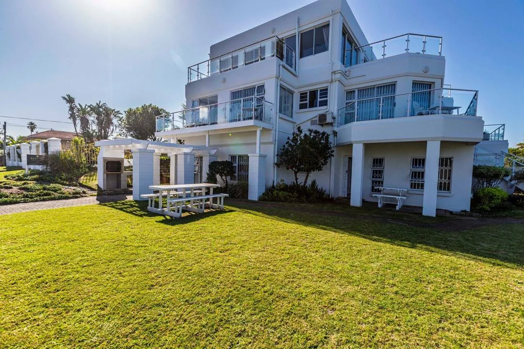 8 Bedroom House for sale in Gonubie