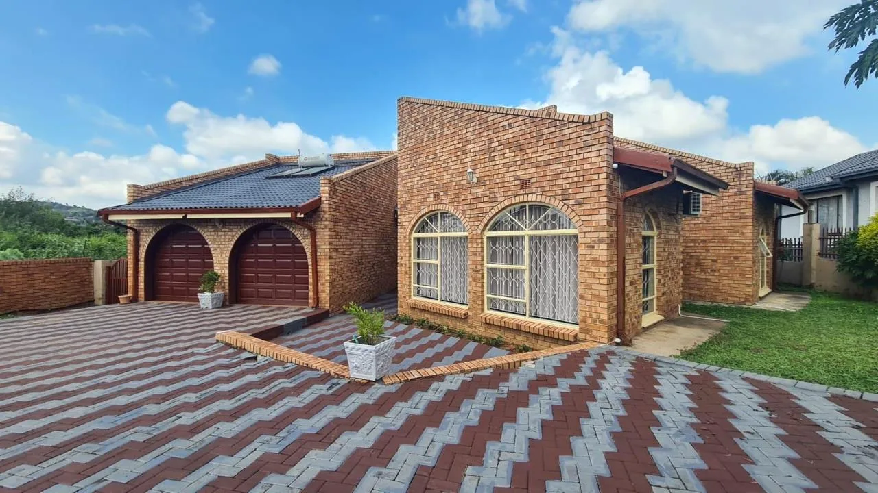 4 Bedroom House for sale in Hazyview