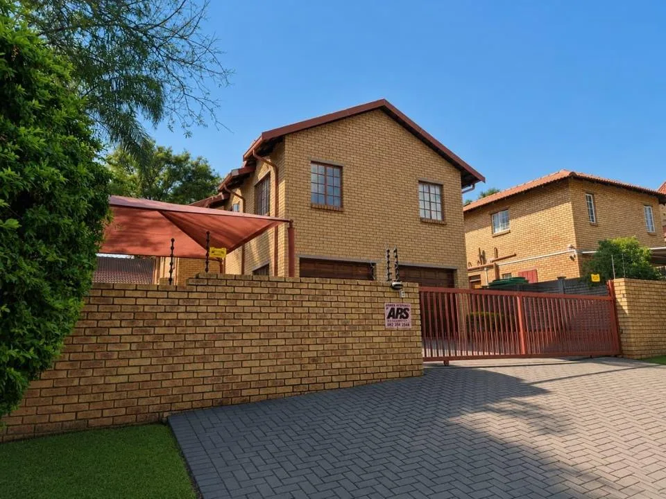 4 Bedroom House for sale in Heuwelsig