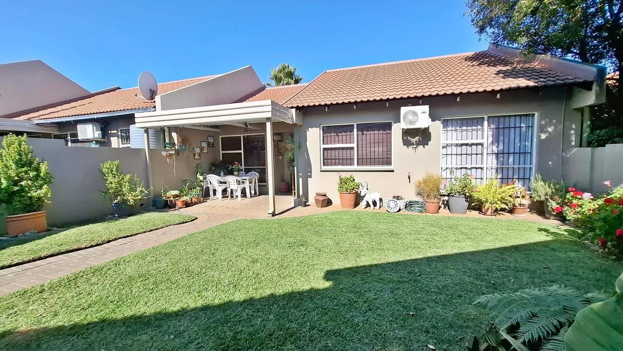 3 Bedroom Townhouse for sale in Langenhovenpark